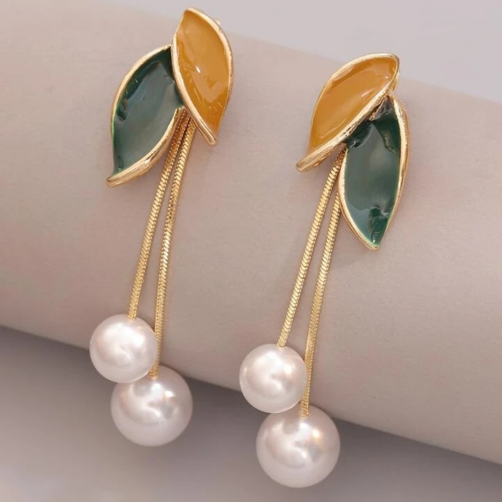 Classy Vintage Petal Drop Earring
